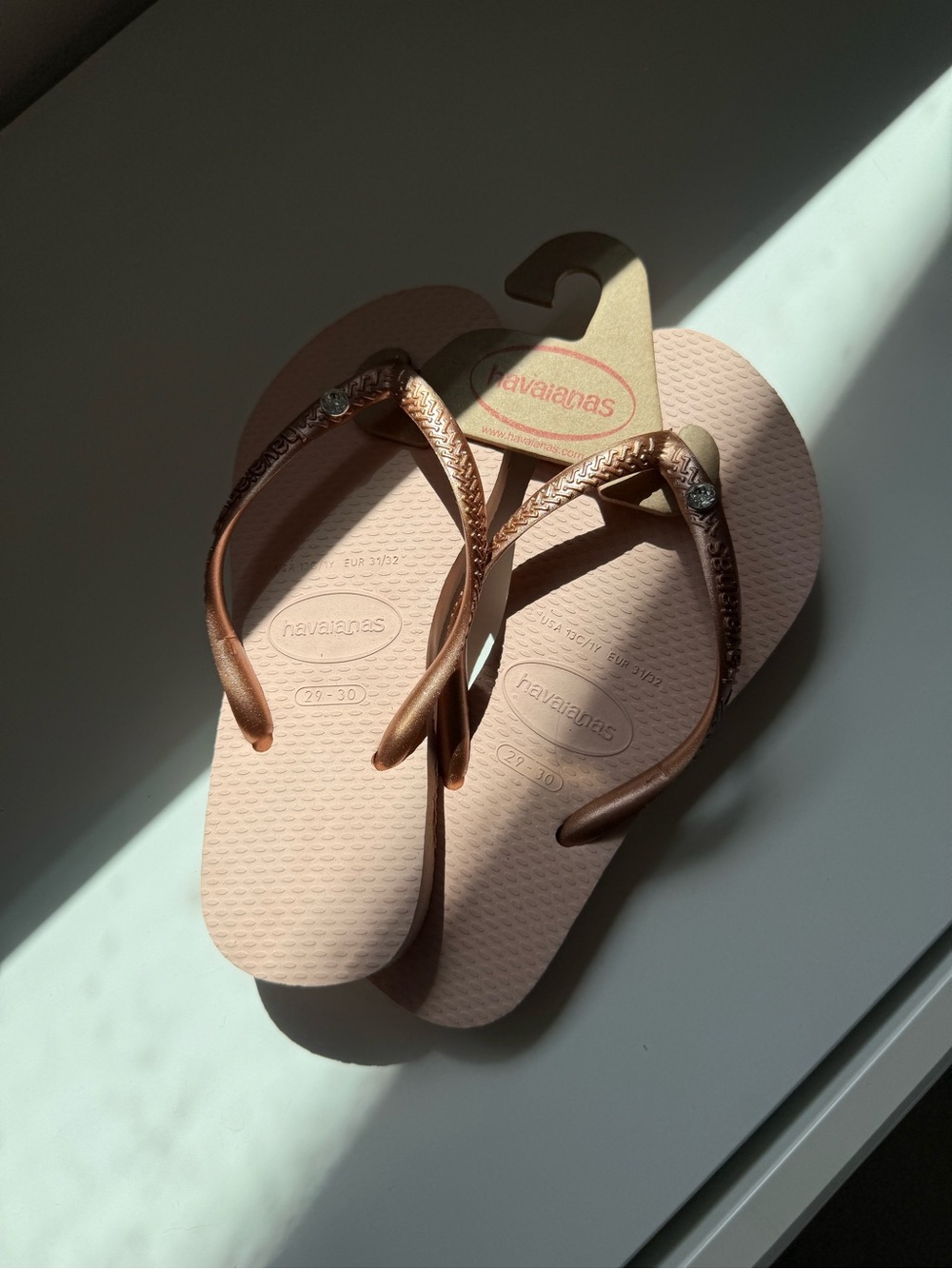 Havaianas Metallic Blush Flip Flops with Rhinestone Detail. NWT